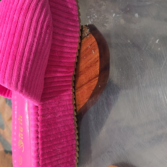Pink Wedges with Ribbed Texture 10 - Picture 4 of 7